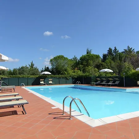 Spacious With Pool Ferienhaus *