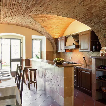 Spacious With Pool Ferienhaus