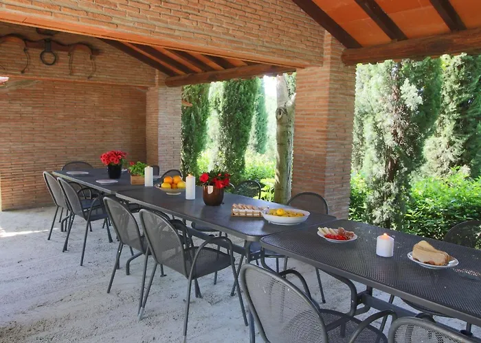 Spacious With Pool Ferienhaus *